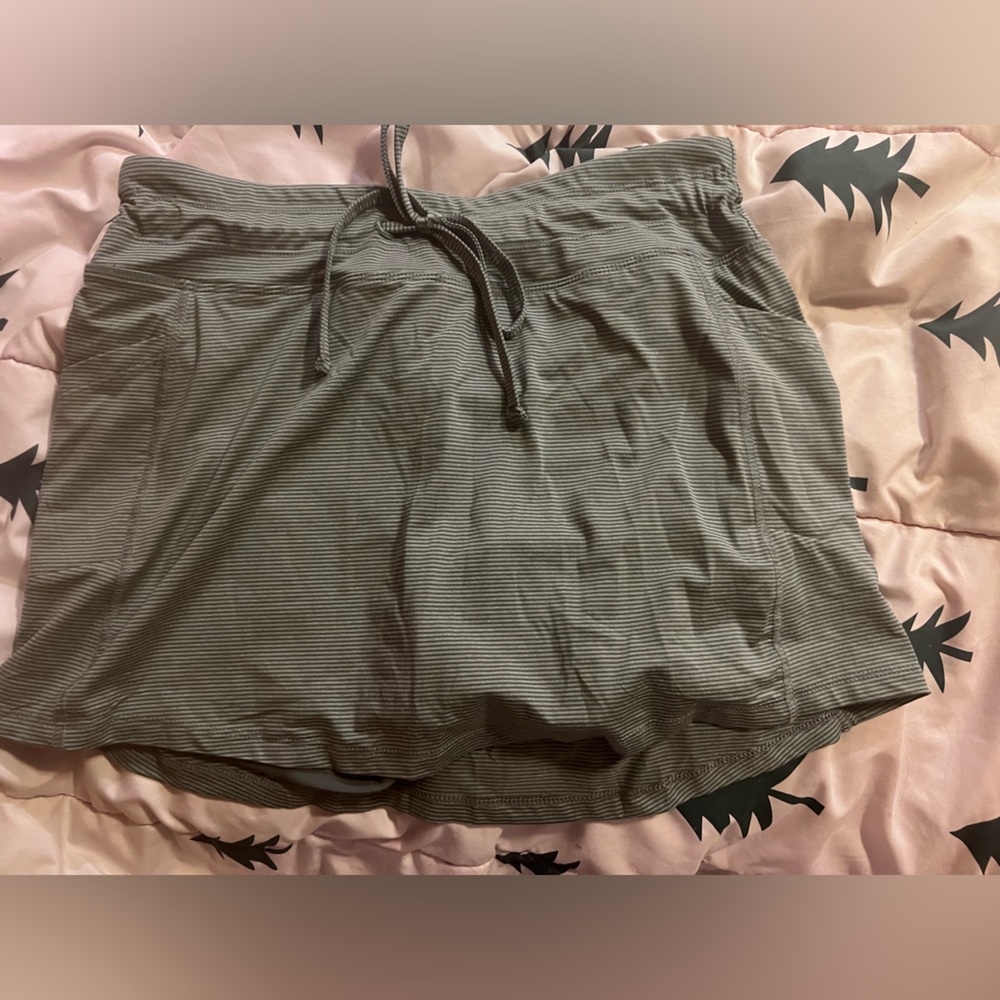 Green skort - Picture 3 of 9